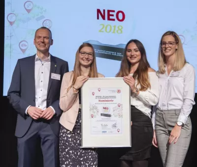 Personen halten Nominierung für NEO2018
